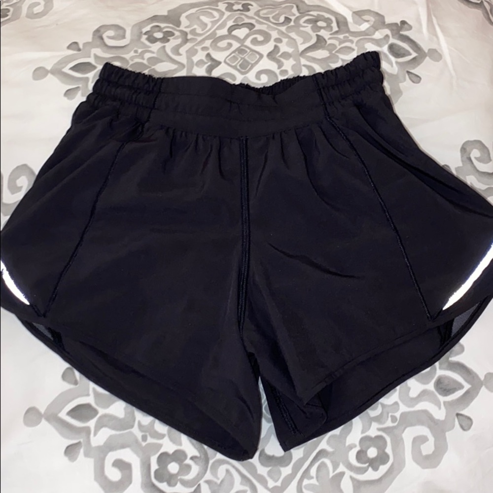 size 2 tall lululemon shorts 🖤